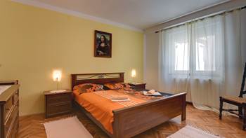 Three bedrooms and two bathrooms in the apartment for 8 persons, 9
