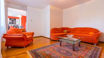 Colorful family apartment with children's playground and barbecue, 7