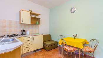 Small apartment for 3 persons with a beautiful terrace and garden, 2
