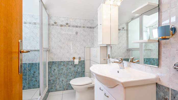 Schöne und einfache FeWo mit Balkon für 3 Personen, Klimaanlage, 5