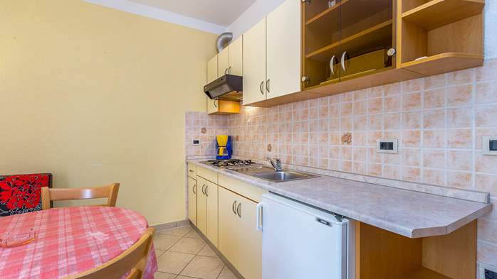 Ground floor apartment with private terrace for 3 persons, WiFi, 5
