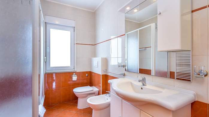 Große Wohnung für 6 Personen mit zwei Schlafzimmer, Terrasse,WLAN, 6