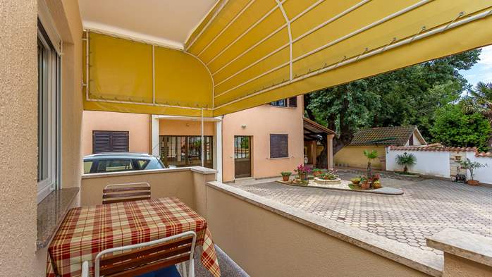 Kleine FeWo mit Terrasse für drei, Schlafzimmer, WLAN, Parkplatz, 2