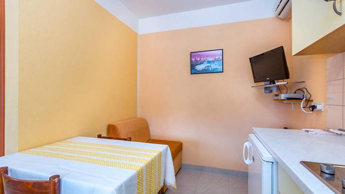 Kleine FeWo mit Terrasse für drei, Schlafzimmer, WLAN, Parkplatz, 4