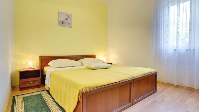 Comfortable and spacious apartment for 5 persons in Medulin, WiFi, 10