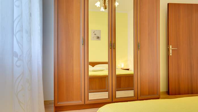 Comfortable and spacious apartment for 5 persons in Medulin, WiFi, 11
