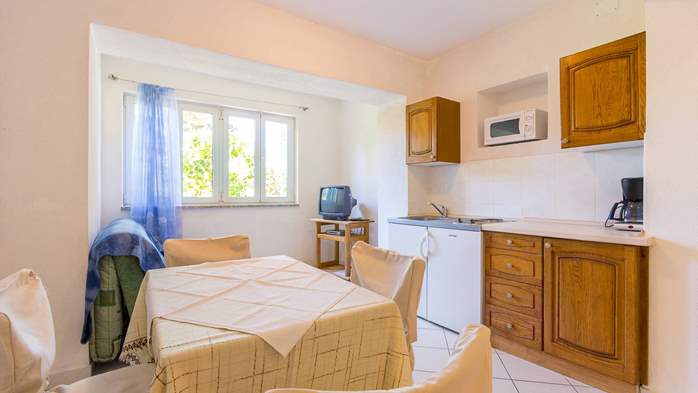One-bedroom apartment for 3 persons with shared pool, WiFi, 1