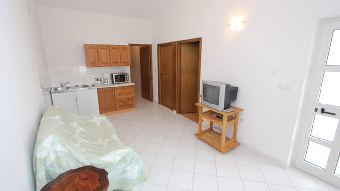 Apartment für 4 Personen, eigener Balkon, WLAN, Gemeinschaftspool, 6