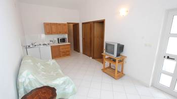 Apartment for 4 persons, private balcony, WiFi, shared pool, 6
