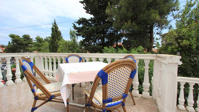 Apartment für 4 Personen, eigener Balkon, WLAN, Gemeinschaftspool, 1