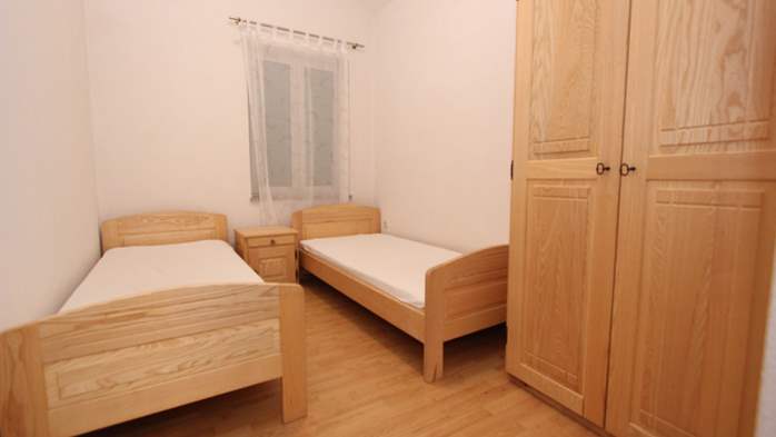 Apartment for 4 persons, private balcony, WiFi, shared pool, 11