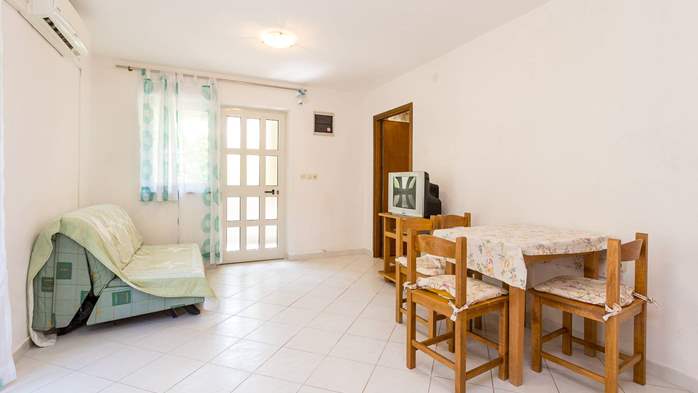 Wohnung im Erdgeschoss, Terrasse, mit Gemeinschaftspool, 1