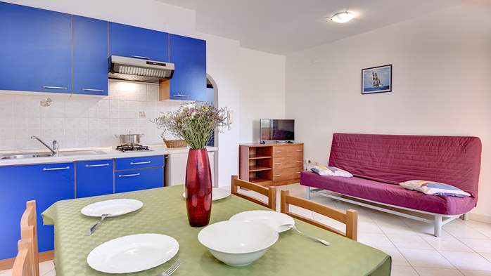 Angenehmes Apartment mit Doppelbett, eigenem Balkon, WLAN, 1