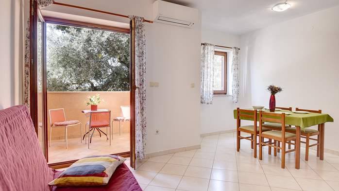 Angenehmes Apartment mit Doppelbett, eigenem Balkon, WLAN, 3