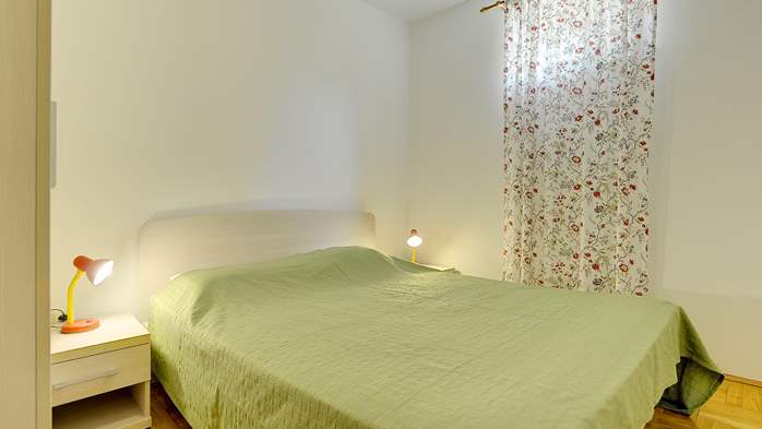 Schöne Wohnung mit Doppelbett, Schlafplatz auf der Couch, Balkon, 11