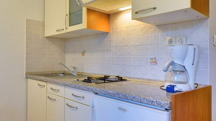 Schöne Wohnung mit Doppelbett, Schlafplatz auf der Couch, Balkon, 5