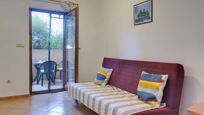 Erdgeschosswohnung für 3 Personen, private Terrasse und WLAN, 7