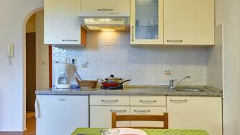 Ground floor apartment for 3 persons, private terrace and WiFi, 5