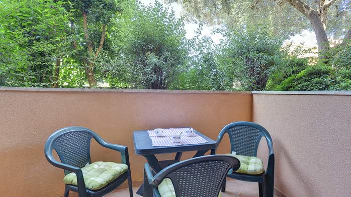 Erdgeschosswohnung für 3 Personen, private Terrasse und WLAN, 8