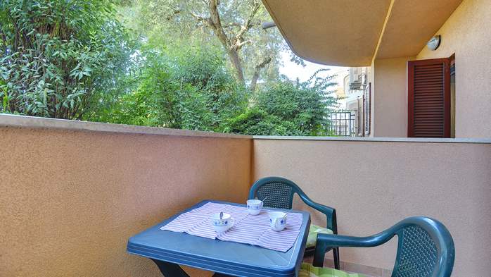 Erdgeschosswohnung für 3 Personen, private Terrasse und WLAN, 9