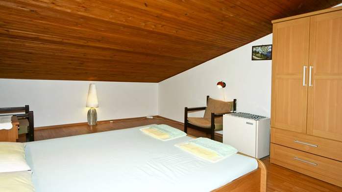 Room for two persons in the attic, bathroom with shower, parking, 3