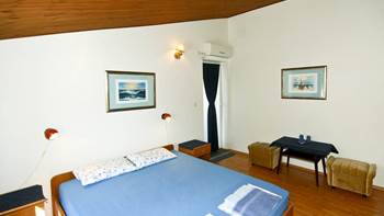 Lovely room with private balcony and sea view for two, parking, 2