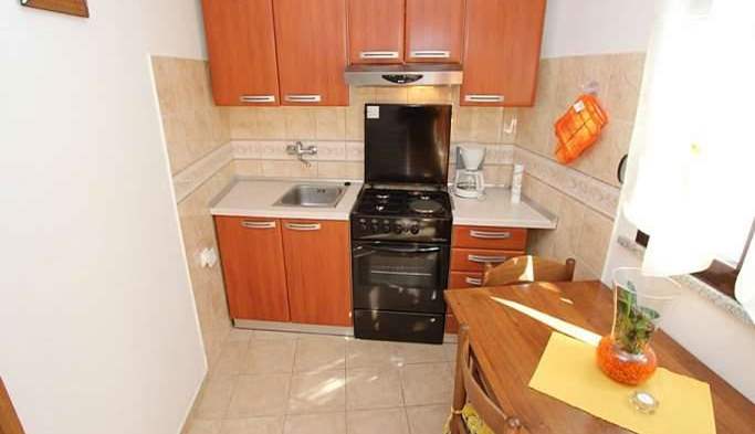 Nice little air conditioned house in Pomer with terrace and BBQ, 15