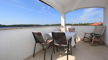 Small apartment near the sea with balcony and sea view, 13
