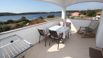 Small apartment near the sea with balcony and sea view, 11