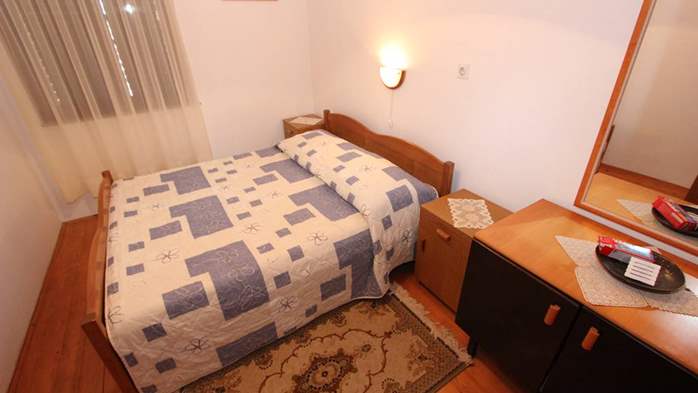 Two bedroom apartment, 100 m from the sea, 4 persons, SAT-TV, 8