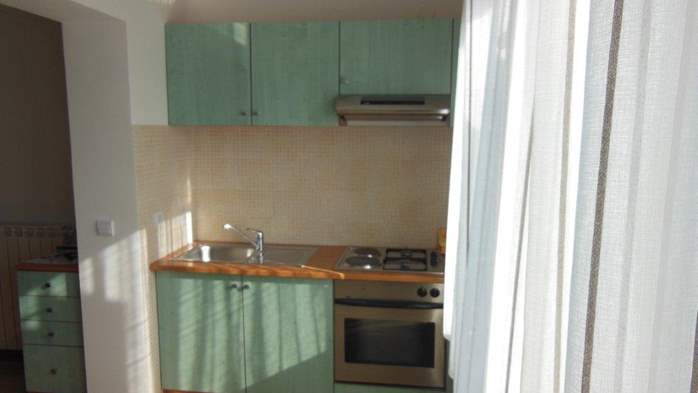 Spacious apartment for 8 persons in Pula, private terrace, pool, 5