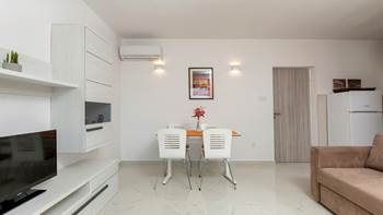 Sweet and lovely apartment with outdoor pool for 5 persons, 5