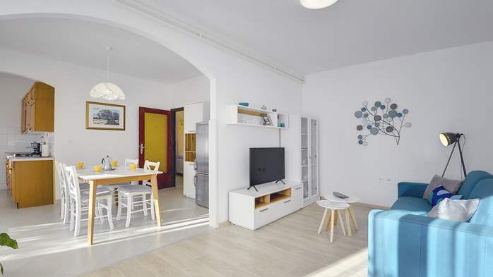 Two bedrooms in apartment for 4-5 persons with private terrace, 2