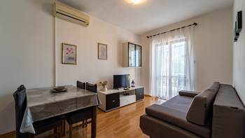 Apartment mit 2 Schlafzimmern und einem gemeinsamen Außenpool, 1