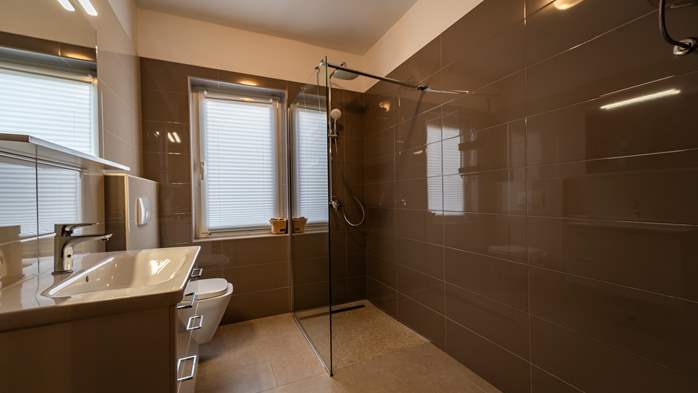 Apartman s dvije spavaće sobe uz zajednički vanjski bazen, 11