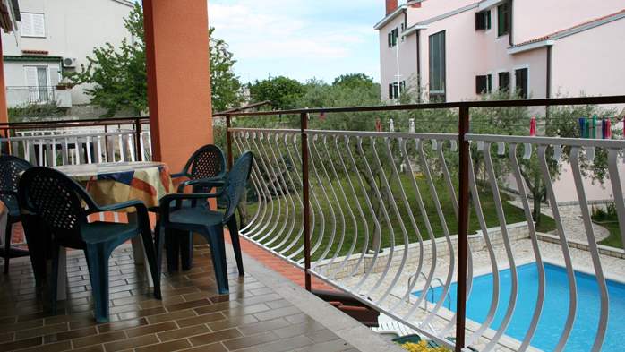 Apartment in a quiet location overlooking the outdoor shared pool, 8