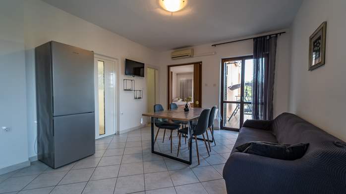 Apartment in a quiet location overlooking the outdoor shared pool, 1