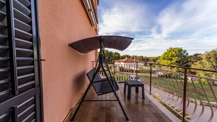 Apartment in a quiet location overlooking the outdoor shared pool, 14