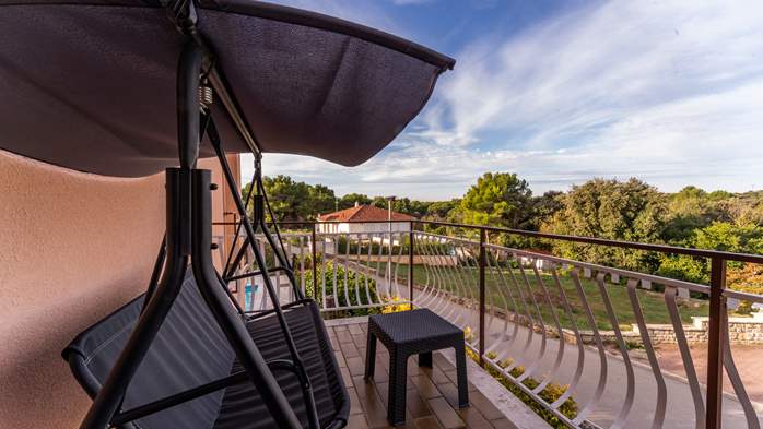 Apartment in a quiet location overlooking the outdoor shared pool, 15