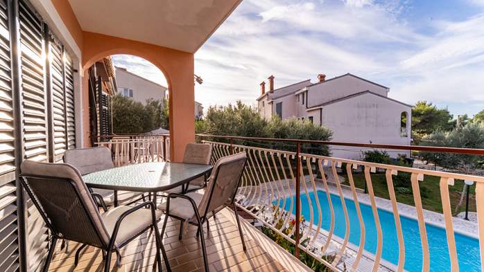 Apartment in a quiet location overlooking the outdoor shared pool, 16