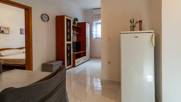 Apartment with pool and terrace near center of Pula for four, 3