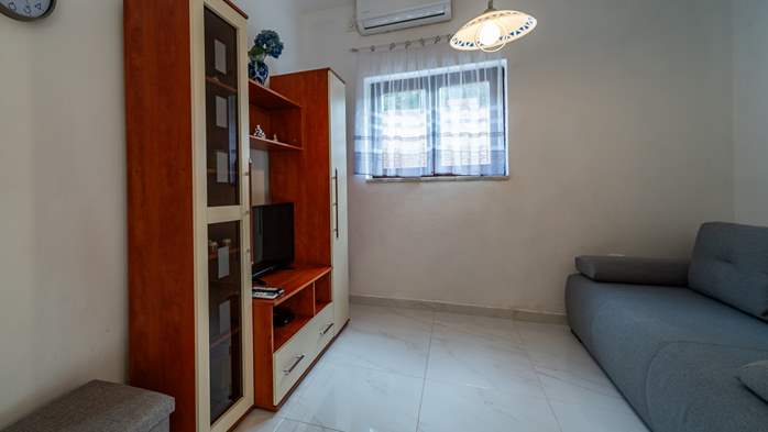 Apartment with pool and terrace near center of Pula for four, 2