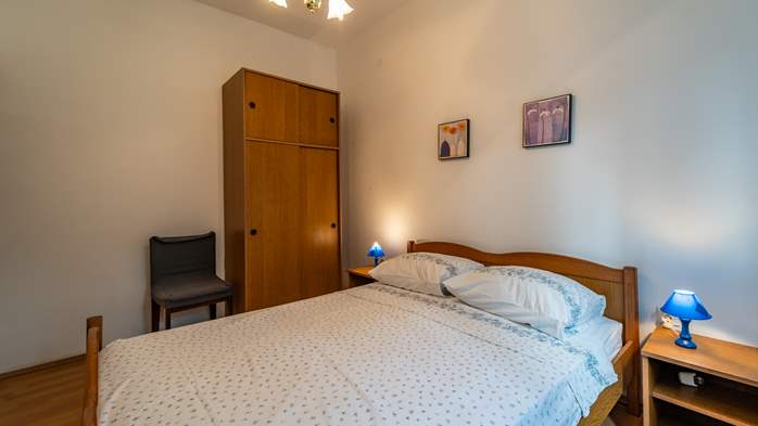 Apartment with pool and terrace near center of Pula for four, 8