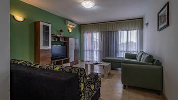 Große 3-Zimmer-Wohnung für 8 Personen, Balkon, Gemeinschaftspool, 2