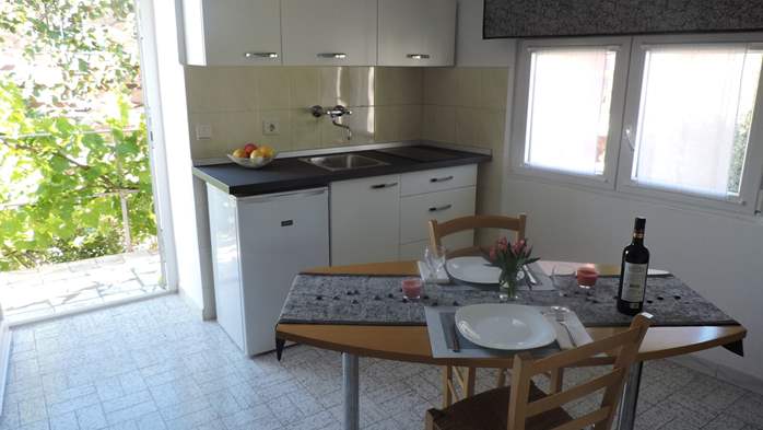 Studio apartment in Krnica with furnished terrace and barbecue, 1