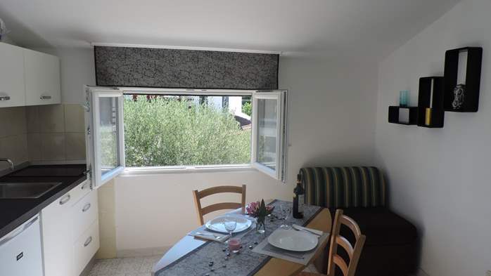 Studio-Apartment in Krnica mit möblierter Terrasse und Grill, 7