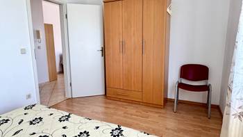 Jednostavno uređen apartman za 4 osobe s privatnim balkonom, WiFi, 8