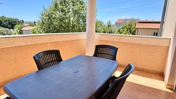 Jednostavno uređen apartman za 4 osobe s privatnim balkonom, WiFi, 10