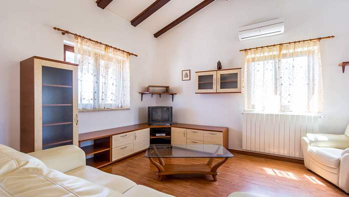 The two-storey villa with pool in Ližnjan, for 11 people, WiFi, 7