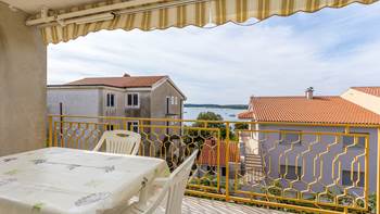 Spacious apartment with balcony and sea view, 3 bedrooms, 4